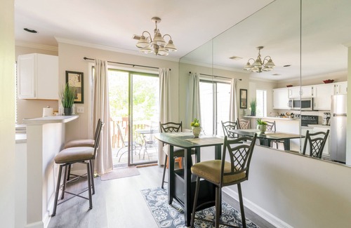 Raintree House | Gorgeous 2bd 1.5ba Townhome on Golf Course. 2 Queen beds and a sleeper sofa.