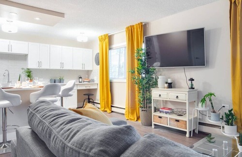 Crescent Heights Apartment | Gorgeous 2Br Condo w Parking Patio Coffee!