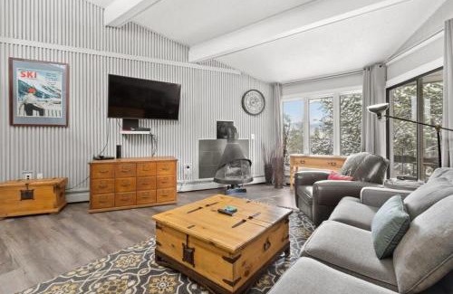 Peak 8 House | Gorgeous 2BR Home In Town Minutes from Skiing