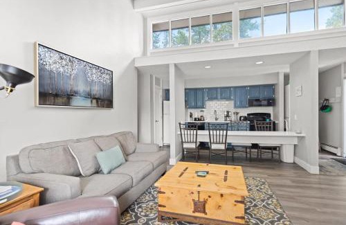 Peak 8 House | Gorgeous 2BR Home In Town Minutes from Skiing