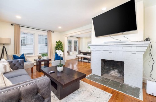 West Hartford House | Gorgeous 3 bedroom - 9 mins to Hartford, Connecticut