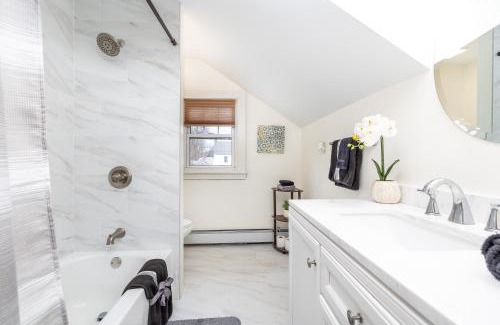 West Hartford House | Gorgeous 3 bedroom - 9 mins to Hartford, Connecticut
