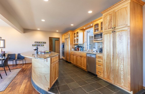 Marin County House | Gorgeous 5 bedroom Home With Fabulous Ocean Views and 4 Master Suites