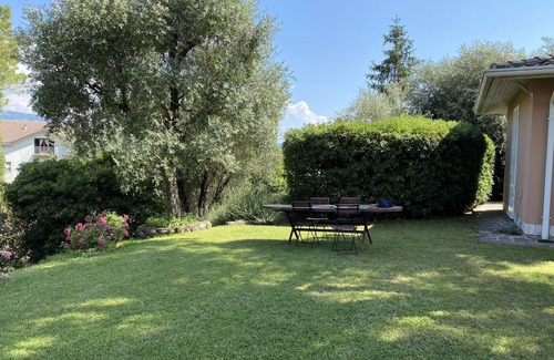 Villavetro Villa | Gorgeous 9-seater villa, perfect for families with large garden by the lake