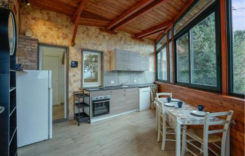 Capezzano Apartment | Gorgeous Apartment In Capezzano Monte