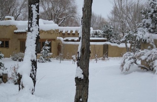 Taos House | Gorgeous Architect designed Taos Adobe 1,200 Sq.Ft. Guest House Near Town Plaza