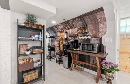 Tukwila Apartment | Gorgeous basement apt. w/chef kitchen, SPA bath, movie theater, hot tub & sauna