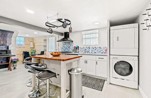 Tukwila Apartment | Gorgeous basement apt. w/chef kitchen, SPA bath, movie theater, hot tub & sauna