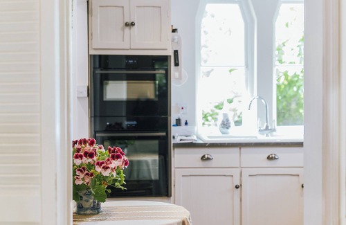 Windsor Cottage | Gorgeous Country Cottage, beside Windsor Great Park & overlooking Windsor Castle