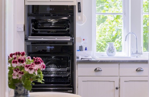 Windsor Cottage | Gorgeous Country Cottage, beside Windsor Great Park & overlooking Windsor Castle
