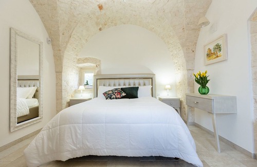 Putignano Villa | Gorgeous Countryside Villa with Infinity Pool