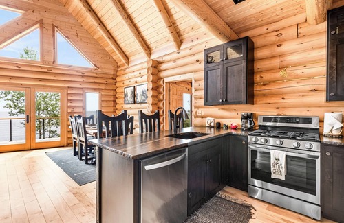 Schroeder House | Gorgeous custom built log home on Lake Superior