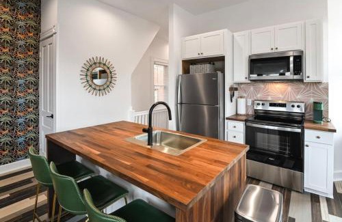 East Walnut HIlls Apartment | Gorgeous Gem in Heart of Hills