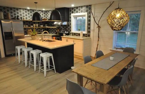 Niagara Falls House | Gorgeous Gem in Niagara’s Wine Country