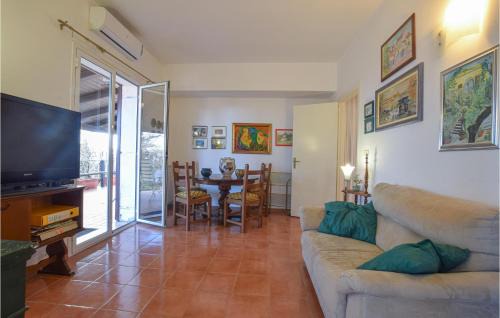 Milo House | Gorgeous Home In Caselle With Kitchen