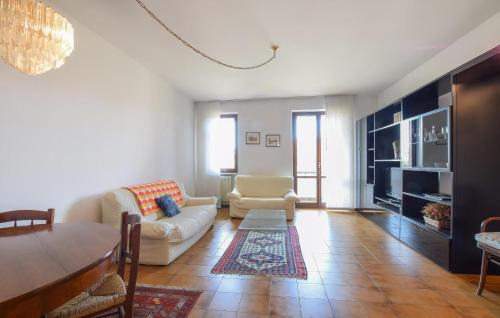 Calmasino House | Gorgeous Home In Cisano Di Bardolino