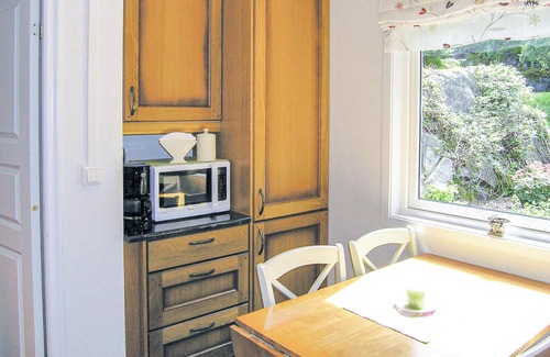 Gulen House | Gorgeous home in Dalsøyra with kitchen