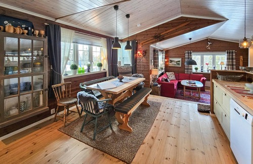 Fla Municipality House | Gorgeous home in Eggedal with kitchen