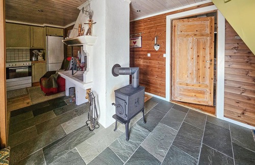 Fla Municipality House | Gorgeous home in Eggedal with kitchen