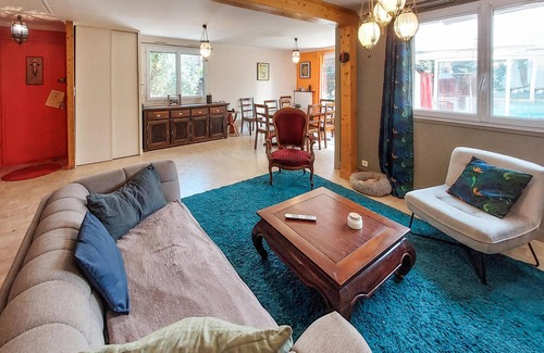 Francheville House | Gorgeous home in Francheville with WiFi