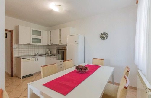 Imotski House | Gorgeous home in Vinjani Gornji