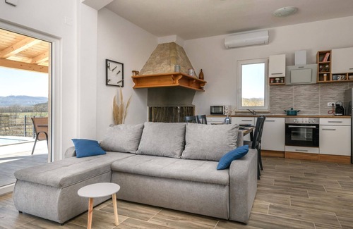 Krsan House | Gorgeous home in Krsan with kitchen
