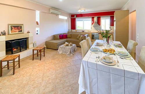 Larissos House | Gorgeous home in Lakkopetra with WiFi