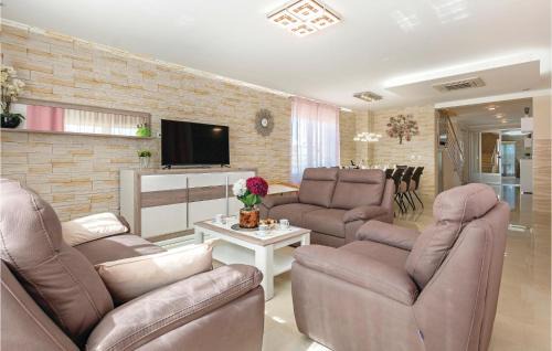 Marcana House | Gorgeous Home In Marcana With Sauna