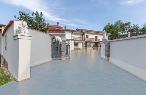 Prem House | Gorgeous home in Pregarje-Obrov