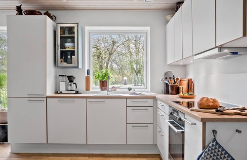 Vorbasse House | Gorgeous home in Vorbasse with kitchen