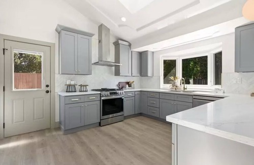 Walnut Creek House | Gorgeous house located in Walnut Creek: 3BD & 2BA, fully stocked kitchen, & more