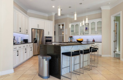 Leander House | GORGEOUS LAKE TRAVIS RETREAT HOME WITH POOL, COURT AND FITNESS ROOM