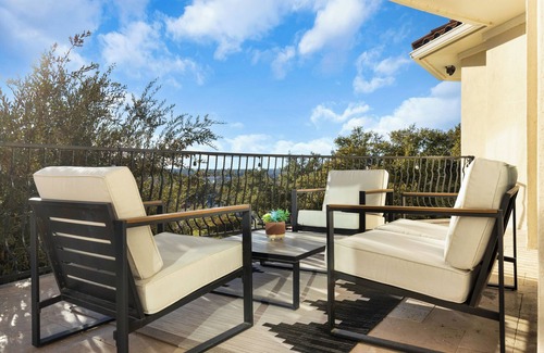 Leander House | GORGEOUS LAKE TRAVIS RETREAT HOME WITH POOL, COURT AND FITNESS ROOM
