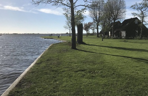 Gaastmeer House | Gorgeous Lakeside Holiday Home in Gaastmeer