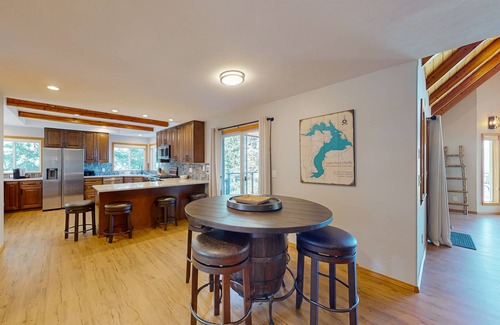 Sagle House | Gorgeous mountain home with dock, lake views, Kayaks & Hiking Trails