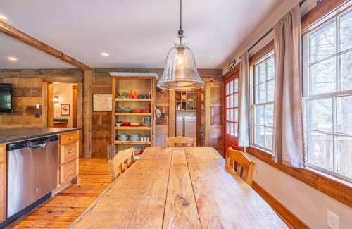 Clayton Cabin | Gorgeous Mtn. View, 1920 Timpson Creek School House. Near Lake Burton