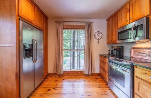 Clayton Cabin | Gorgeous Mtn. View, 1920 Timpson Creek School House. Near Lake Burton