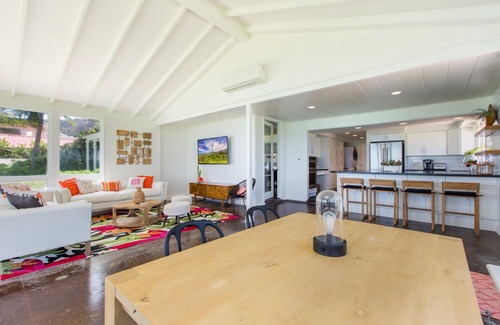 Lanikai House | Gorgeous Oceanfront Home w/Mokulua Isle Views, Yard & AC: Lanikai Oceanside