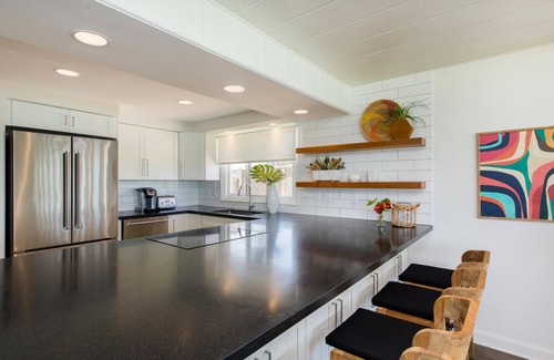 Lanikai House | Gorgeous Oceanfront Home w/Mokulua Isle Views, Yard & AC: Lanikai Oceanside