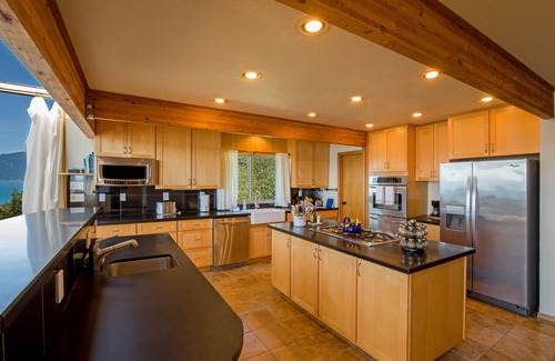 Shelter Cove Condo | Gorgeous Oceanview! by OceanviewHotTubs Tesla Charging Oceanfront! Shelter Cove