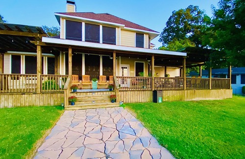 Gun Barrel City House | Gorgeous OPEN WATER views for a Summertime getaway. Great fishing! Sleeps 20