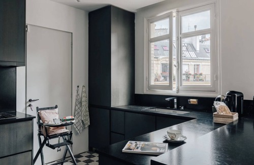 Porte-Dauphine House | Gorgeous Paris Eiffel Tower/Champs Elysées