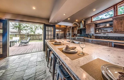 Westbury House | GORGEOUS POOL HOME IN THE HEART OF HOUSTON’S TOP TOURIST SPOTS! BEST LOCATION!!