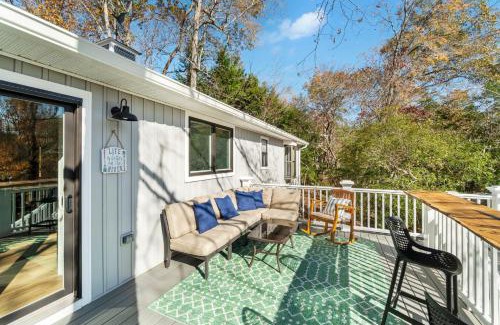 Weems House | Gorgeous Riverfront Getaway with Private Dock!