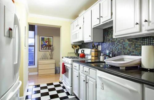 Rosslyn House | Gorgeous Rosslyn Penthouse w Views FREE Parking Metro Subway