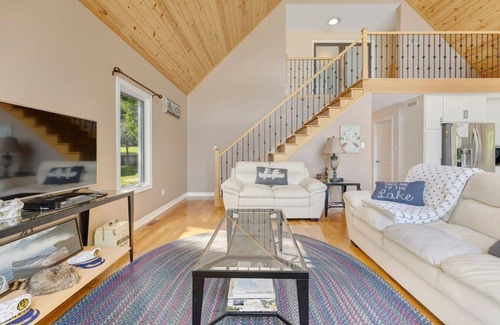 Killaloe Cottage | Gorgeous Round Lake 4 Season Waterfront Lake House