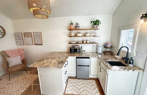 Cullowhee Apartment | Gorgeous studio cottage less than 1/2 mile from Western Carolina University!