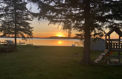 Rochert House | Gorgeous sunsets and a sugar sand beach in the heart of lakes country await you!