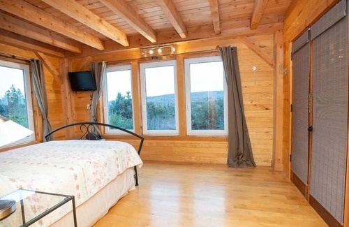 Livingstone Cove House | Gorgeous Timberframe, minutes to the Northumberland Strait