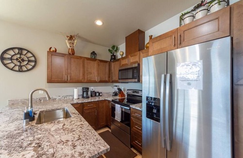 Valley House | Gorgeous Triplex Unit With Spectacular Lake Views!